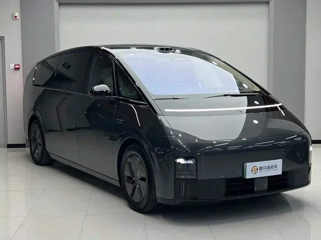 Li Auto MEGA — Фото автомобиля 2