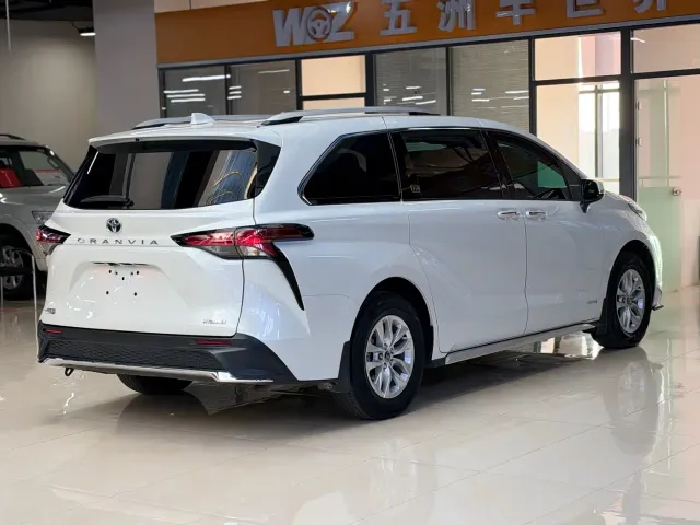 Toyota Granvia — Фото автомобиля 13