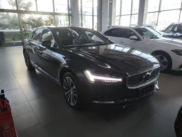 Volvo S90 — Фото автомобиля 3