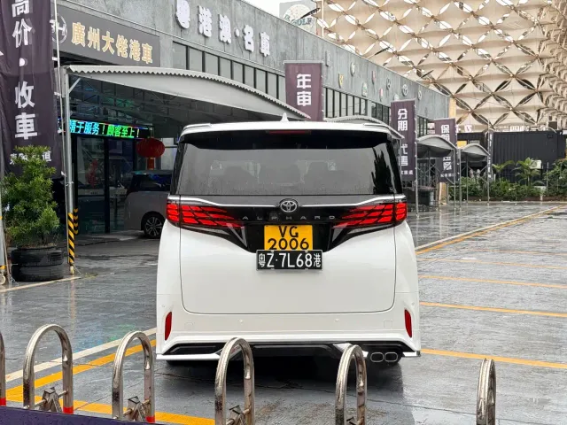 Toyota Alphard — Фото автомобиля 6