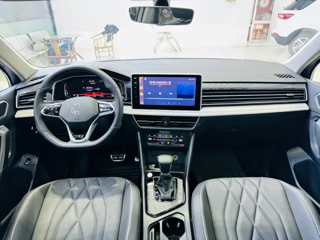 Volkswagen Tiguan L — Фото автомобиля 10