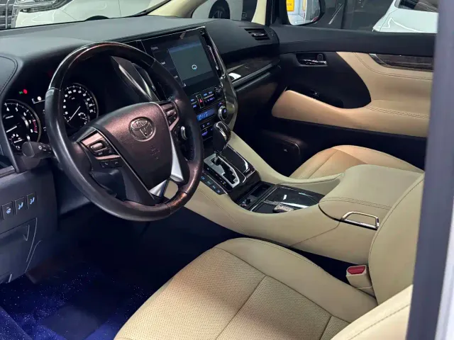 Toyota Alphard — Фото автомобиля 7
