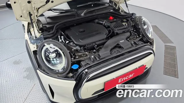 Mini Cooper Cooper 5 дверей Classic Launch Pack — Фото автомобиля 6