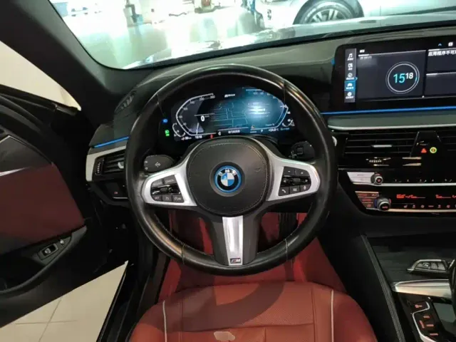 BMW 5 Series — Фото автомобиля 10