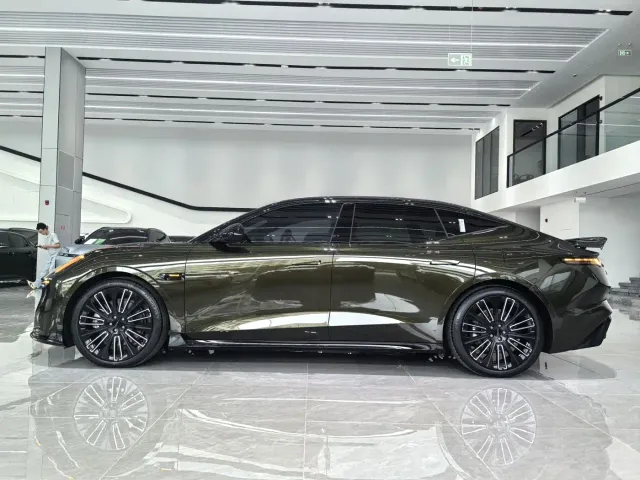 Lynk & Co 10 EM-P — Фото автомобиля 3