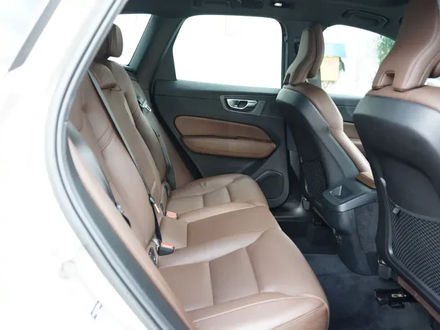 Volvo XC60 — Фото автомобиля 6