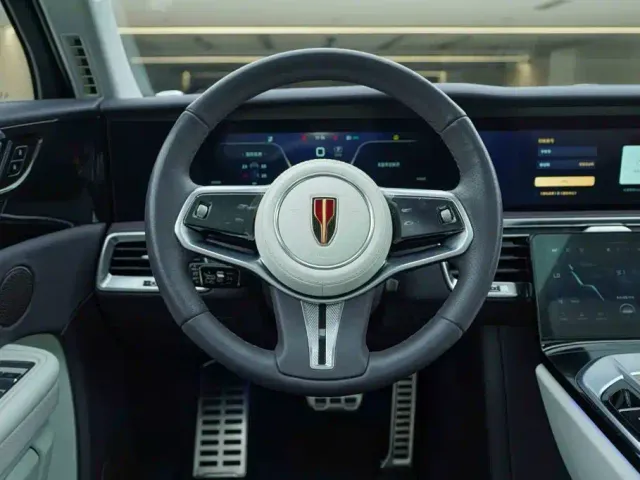 Hongqi E-HS9 — Фото автомобиля 15