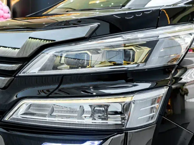 Toyota Vellfire — Фото автомобиля 8
