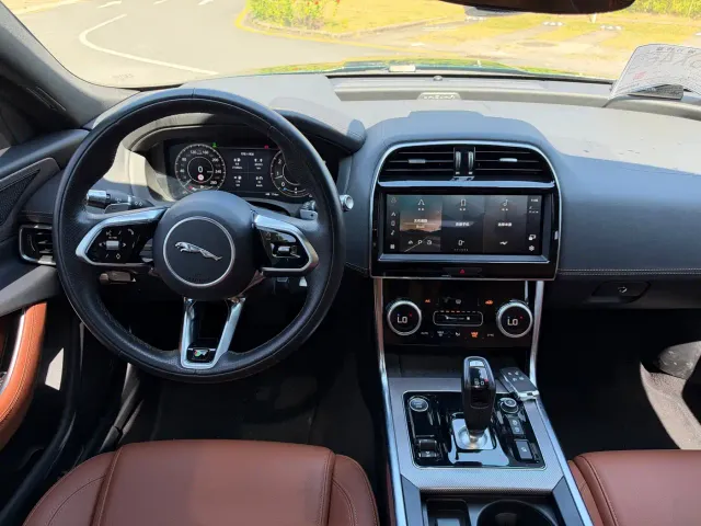 Jaguar XEL — Фото автомобиля 12