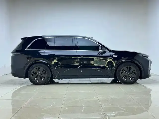 Li Auto L8 — Фото автомобиля 6
