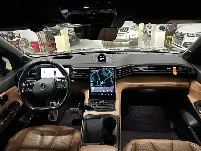 Nio ES8 — Фото автомобиля 8