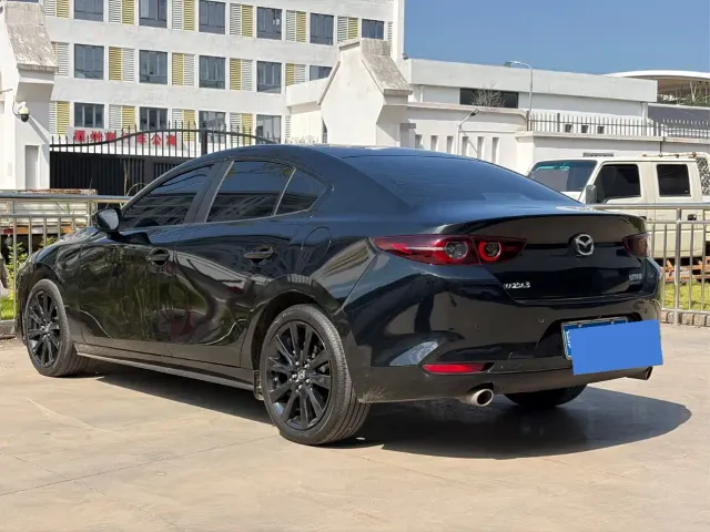 Mazda Axela — Фото автомобиля 6