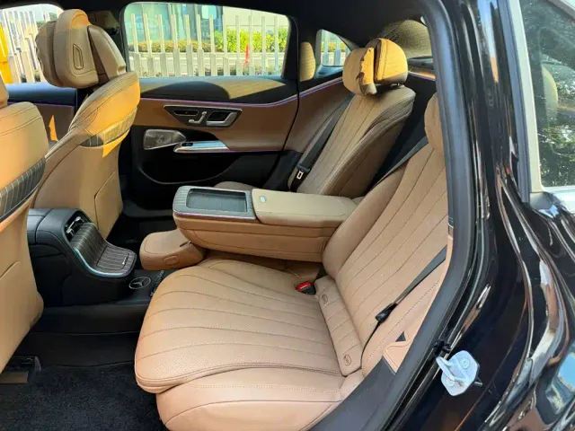 Mercedes-Benz E-Class — Фото автомобиля 12