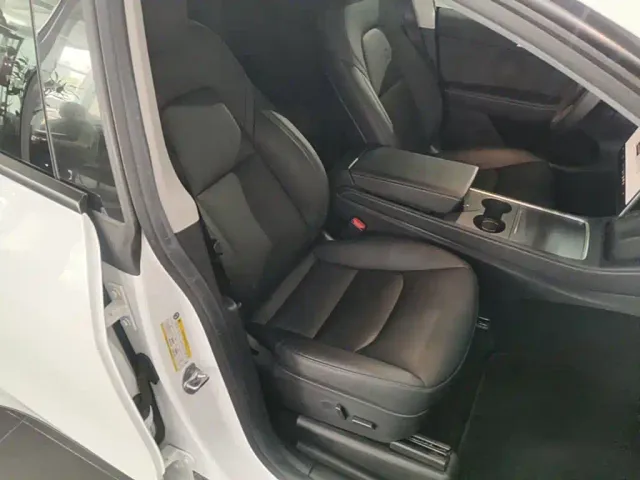 Tesla Model Y — Фото автомобиля 24