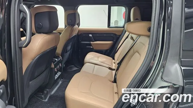 Land Rover Defender — Фото автомобиля 4