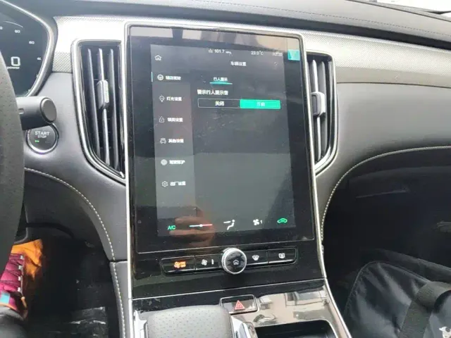 Roewe i6 MAX EV — Фото автомобиля 12