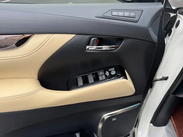 Toyota Vellfire — Фото автомобиля 25