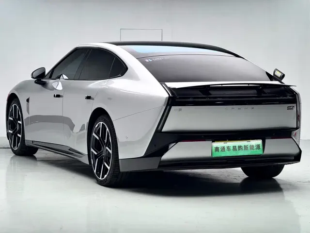 Xpeng P7 — Фото автомобиля 4