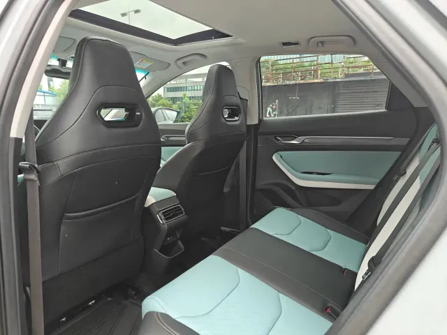 Geely Emgrand S — Фото автомобиля 10