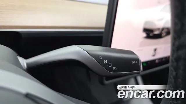 Tesla Model Y — Фото автомобиля 12