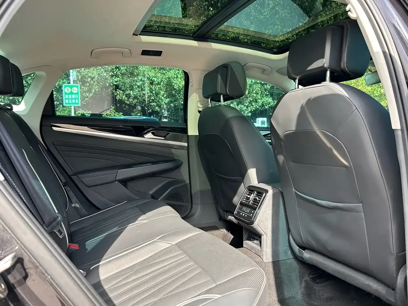 Volkswagen Passat 2022 330TSI Starlight Luxury Edition — Фото автомобиля 14