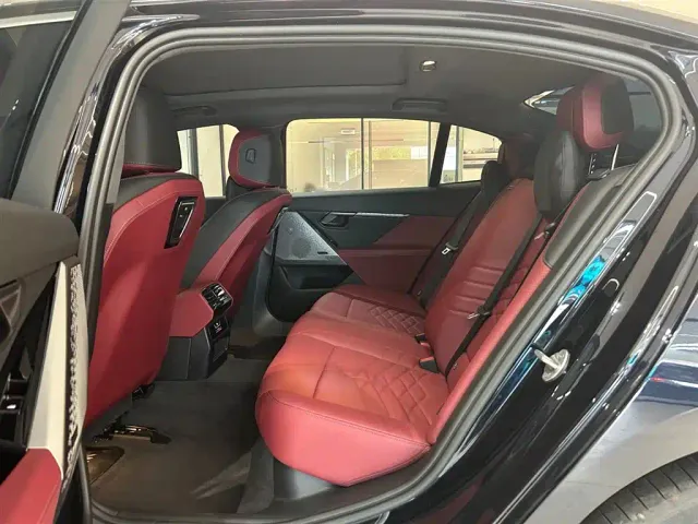BMW i5 — Фото автомобиля 9