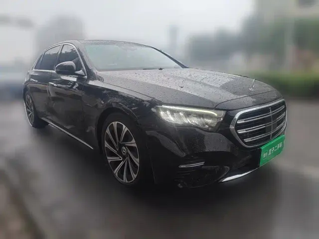 Mercedes-Benz E-Class — Фото автомобиля 23