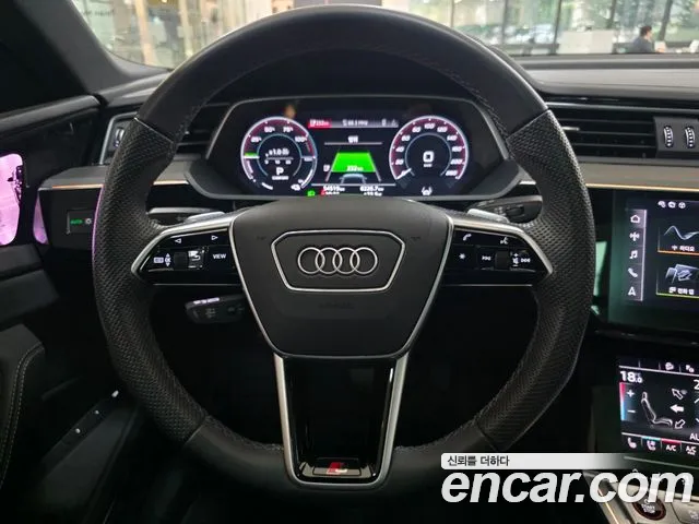 Audi e-tron — Фото автомобиля 13