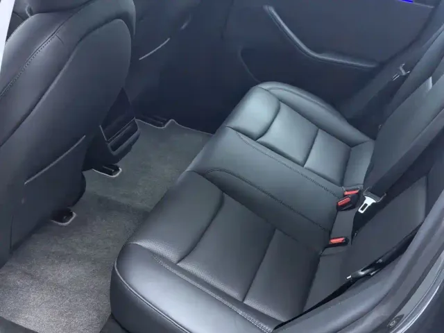 Tesla Model 3 — Фото автомобиля 8