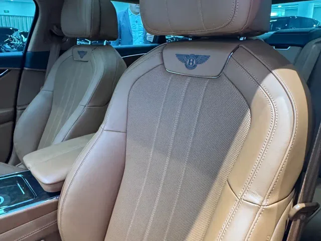 Bentley Flying Spur — Фото автомобиля 12