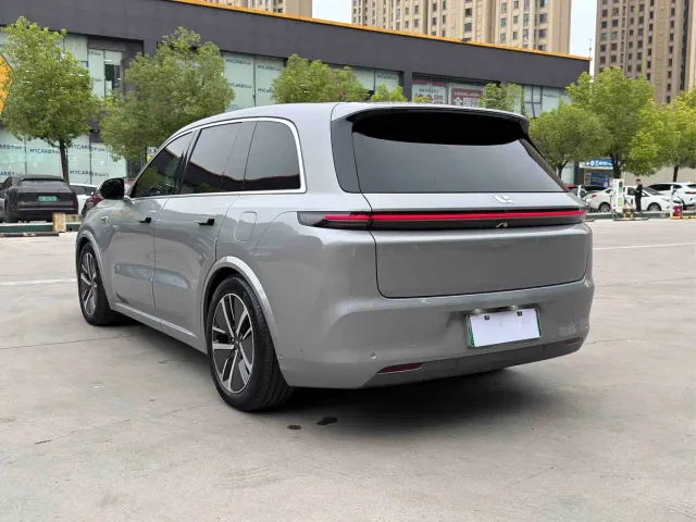 Li Auto L8 — Фото автомобиля 13