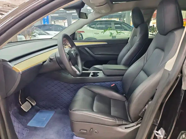 Tesla Model Y — Фото автомобиля 5