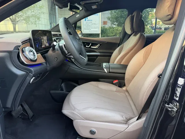 Mercedes-Benz EQE SUV — Фото автомобиля 8