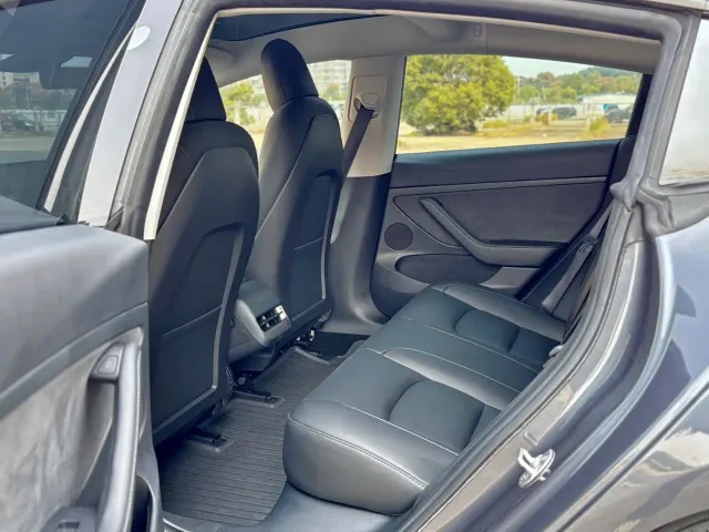 Tesla Model 3 — Фото автомобиля 11