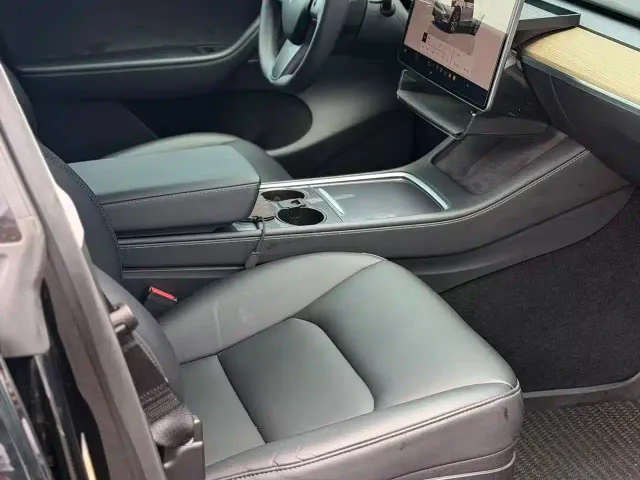 Tesla Model Y — Фото автомобиля 5