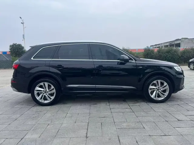 Audi Q7 — Фото автомобиля 8