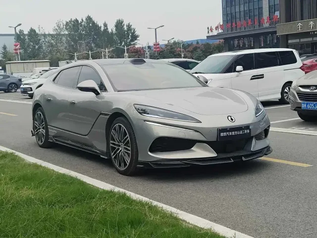 Denza Z9GT — Фото автомобиля 3