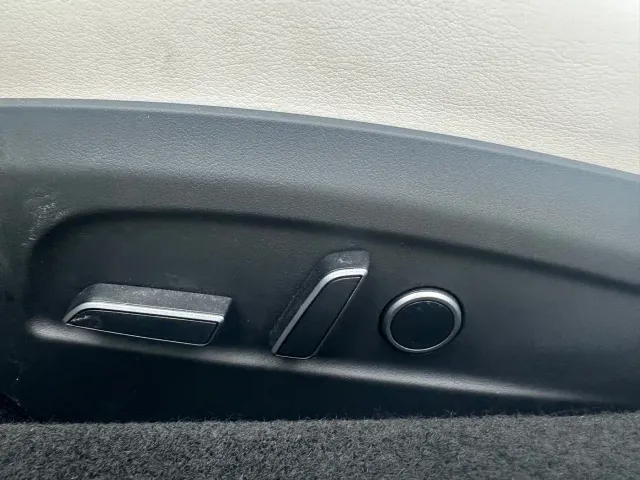 Tesla Model 3 — Фото автомобиля 12