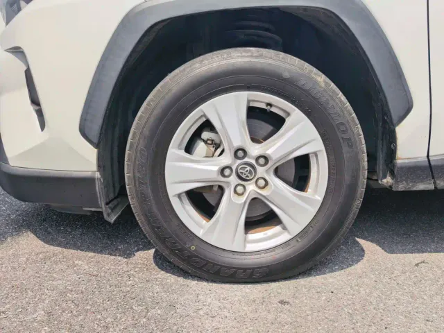 Toyota RAV4 — Фото автомобиля 9