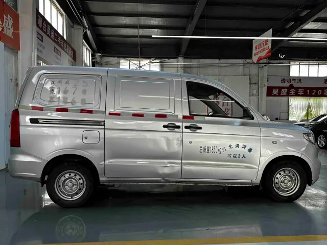Wuling Hongguang V — Фото автомобиля 4