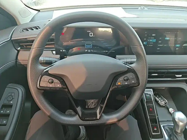 Roewe i5 — Фото автомобиля 10