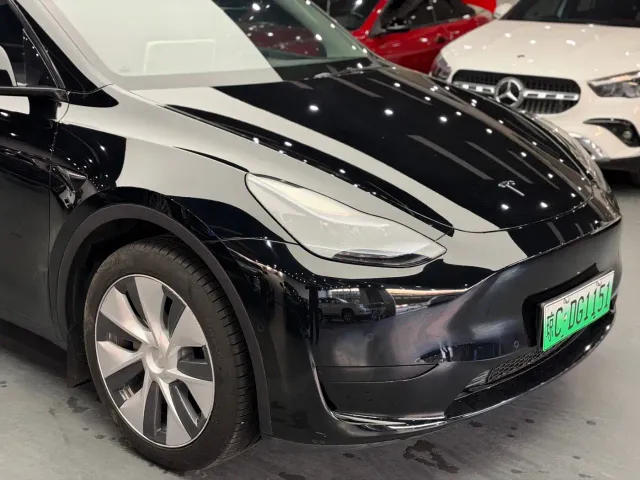 Tesla Model Y — Фото автомобиля 4