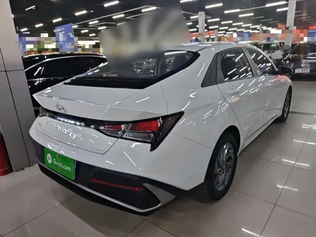 Hyundai Elantra — Фото автомобиля 6