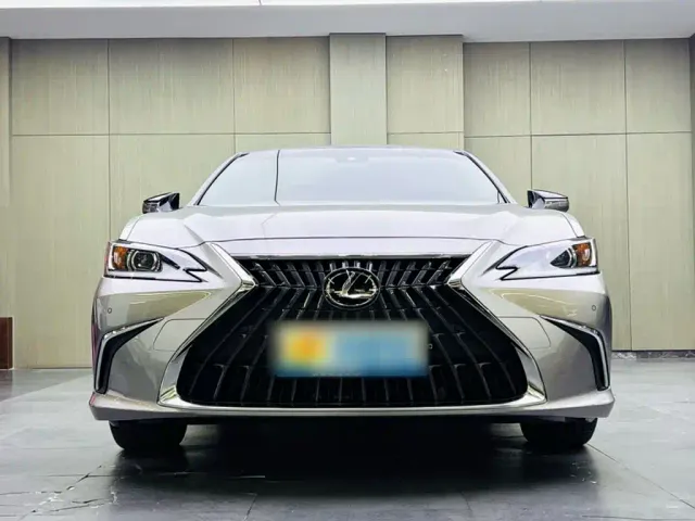 Lexus ES — Фото автомобиля 9