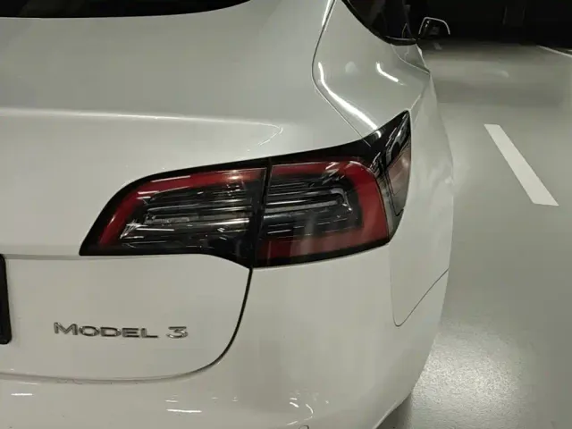 Tesla Model 3 — Фото автомобиля 7