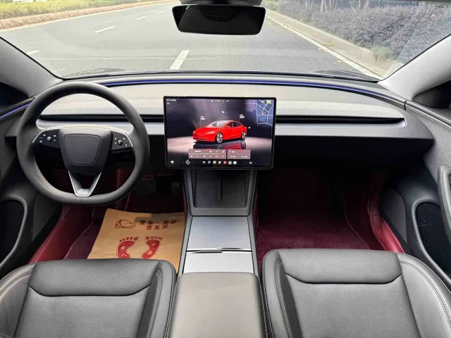 Tesla Model 3 — Фото автомобиля 13
