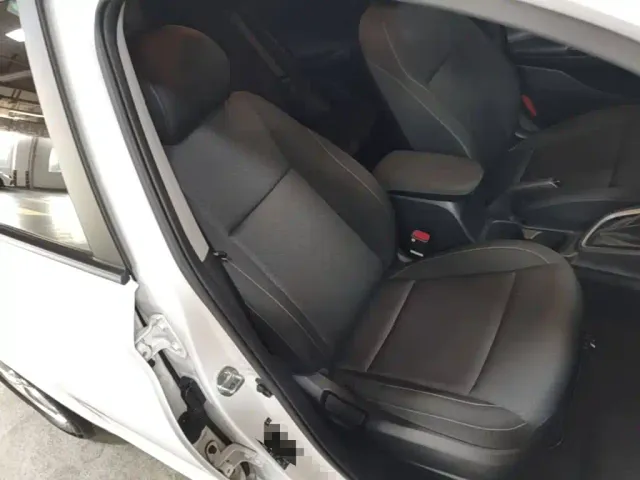 Hyundai Elantra — Фото автомобиля 24