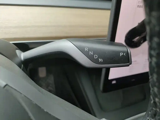 Tesla Model 3 — Фото автомобиля 13