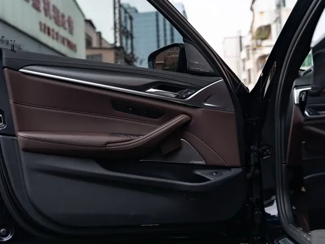 BMW 5 Series — Фото автомобиля 8