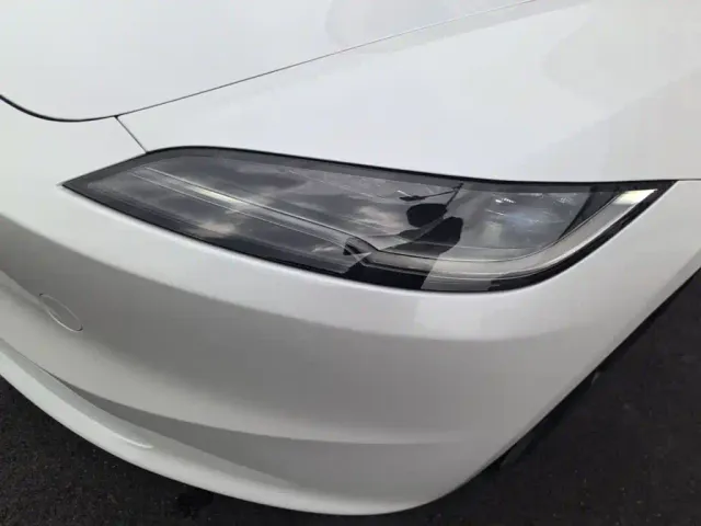 Tesla Model 3 — Фото автомобиля 23